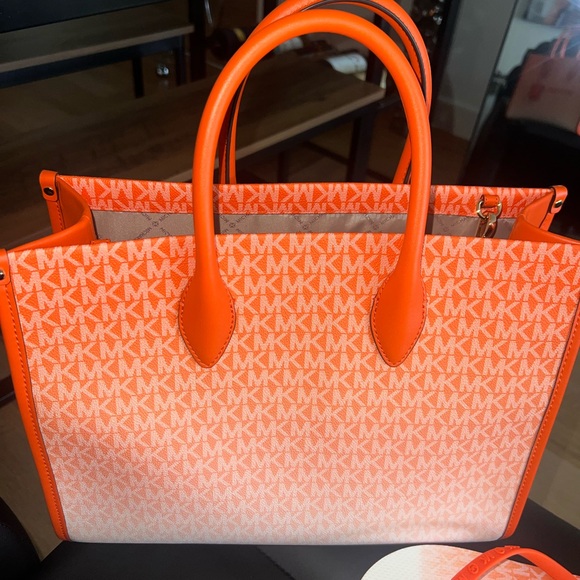 Mirella Medium Poppy Leather Tote Bag with wallet - Picture 3 of 8